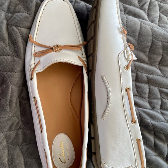 Clarks Artisan loafers. Clarks womans sz10 shoe. White leather never worn loafer - Picture 10 of 13
